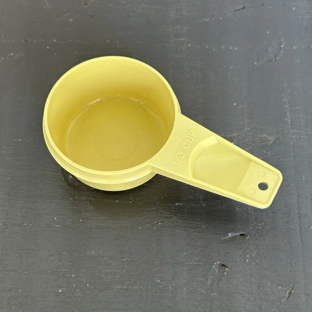 Tupperware vintage measuring
